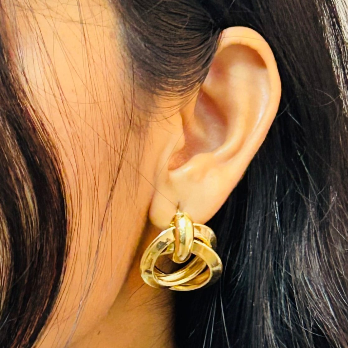 Golden intertwined circle earrings