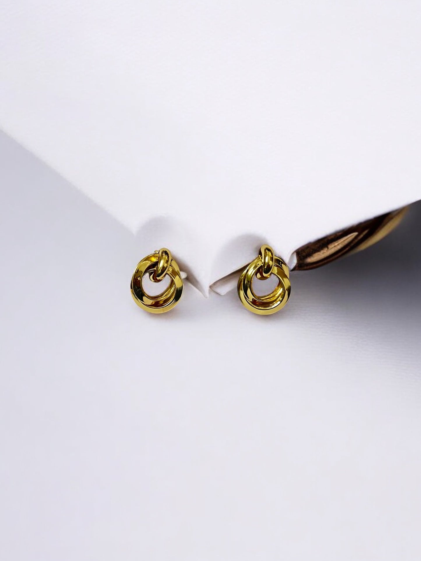Golden intertwined circle earrings