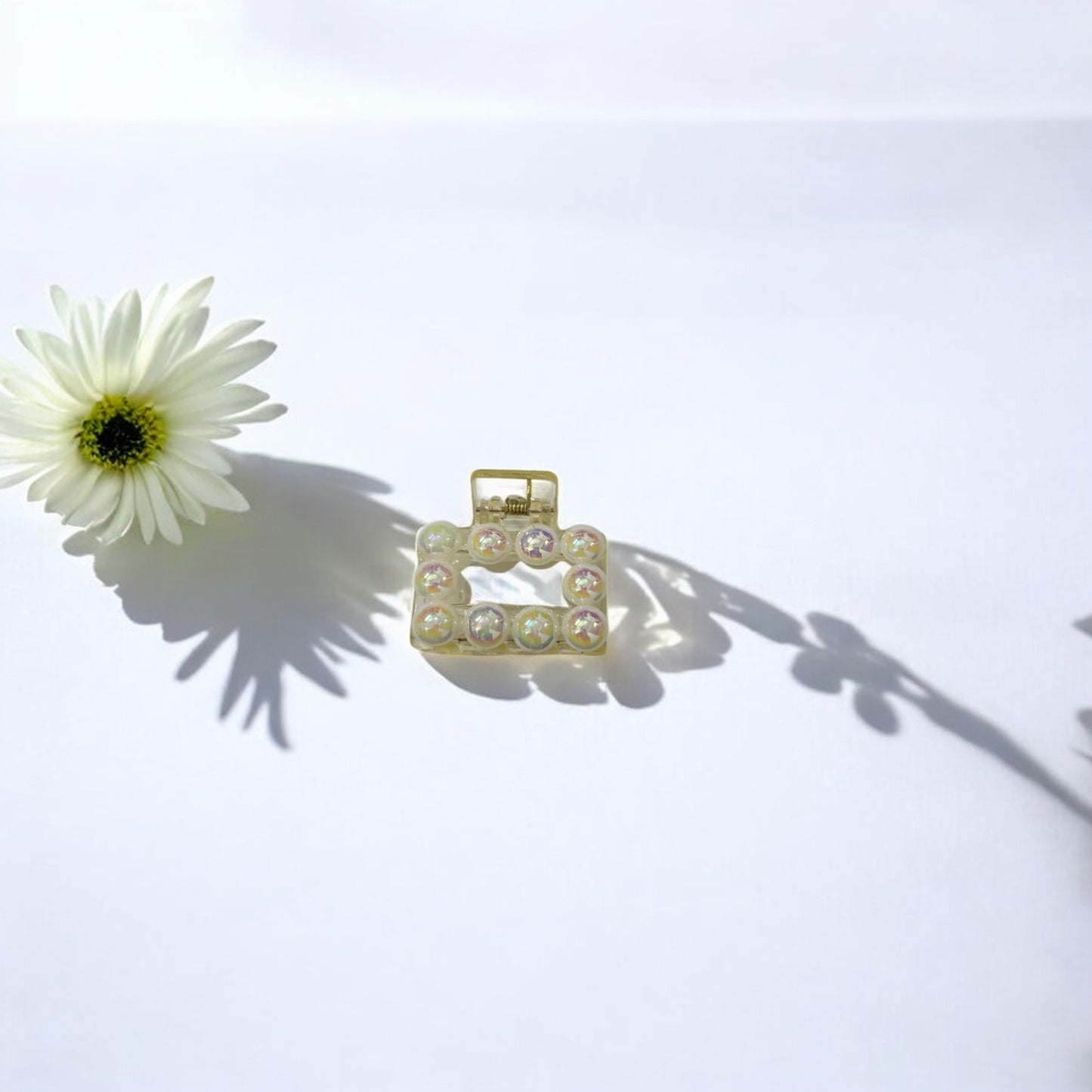 Pearl-Adorned Claw Clip - Shine Bright