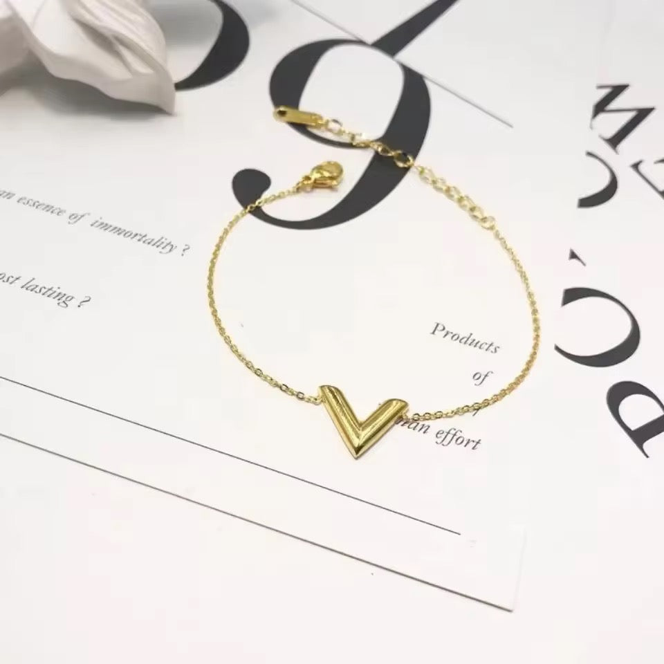 Chevron Charm V-Shaped Bracelet – 18K Gold Plated Minimal Chic