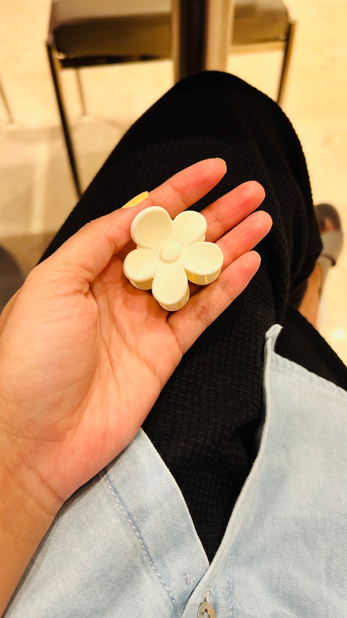 Elegant Matte Flower Claw Clip – Chic & Minimalist Hair Accessory