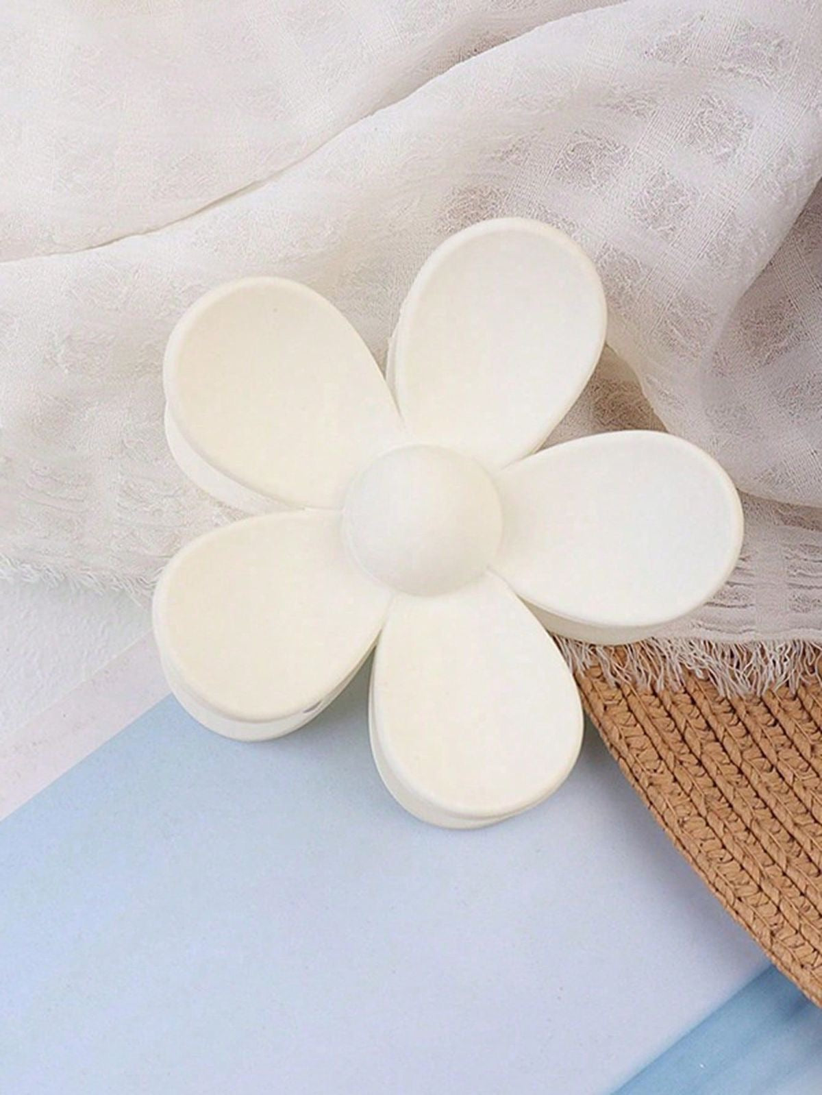 Elegant Matte Flower Claw Clip – Chic & Minimalist Hair Accessory