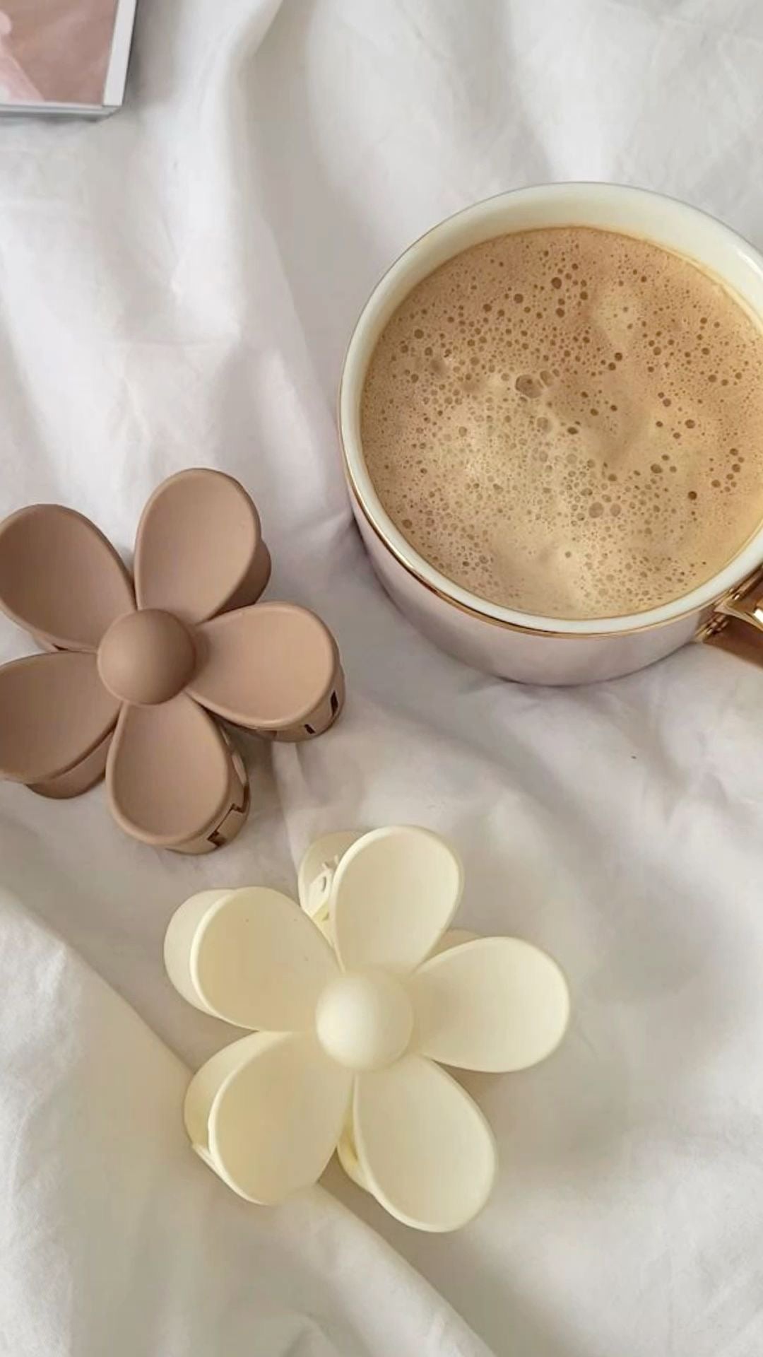 Elegant Matte Flower Claw Clip – Chic & Minimalist Hair Accessory