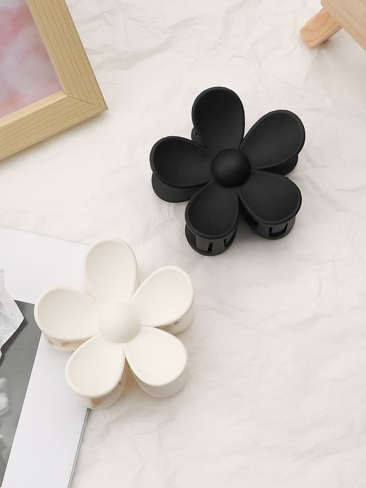 Elegant Matte Flower Claw Clip – Chic & Minimalist Hair Accessory