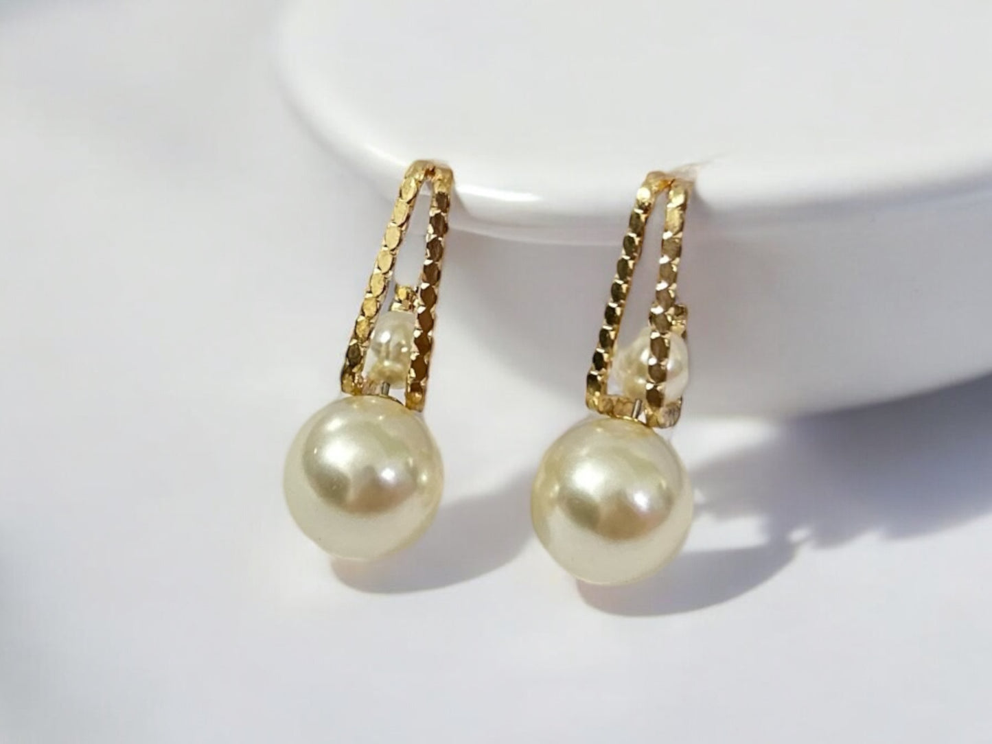 Versatile Gold & Pearl Trio: 3-in-1 Earring for Every Occasion