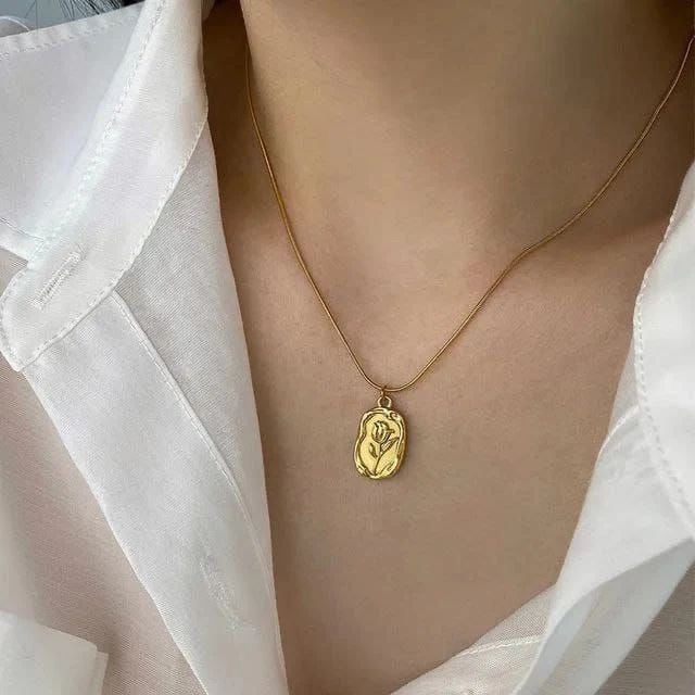 Golden Bloom Anti-Tarnish Pendant Necklace – A Timeless Elegance for Every Woman