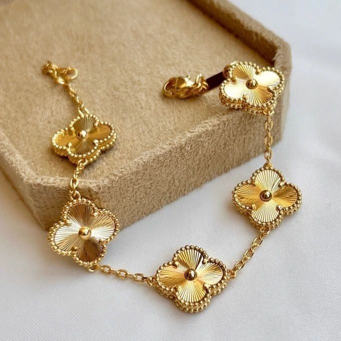 Golden Clover Charm Bracelet – Anti-Tarnish Luxury