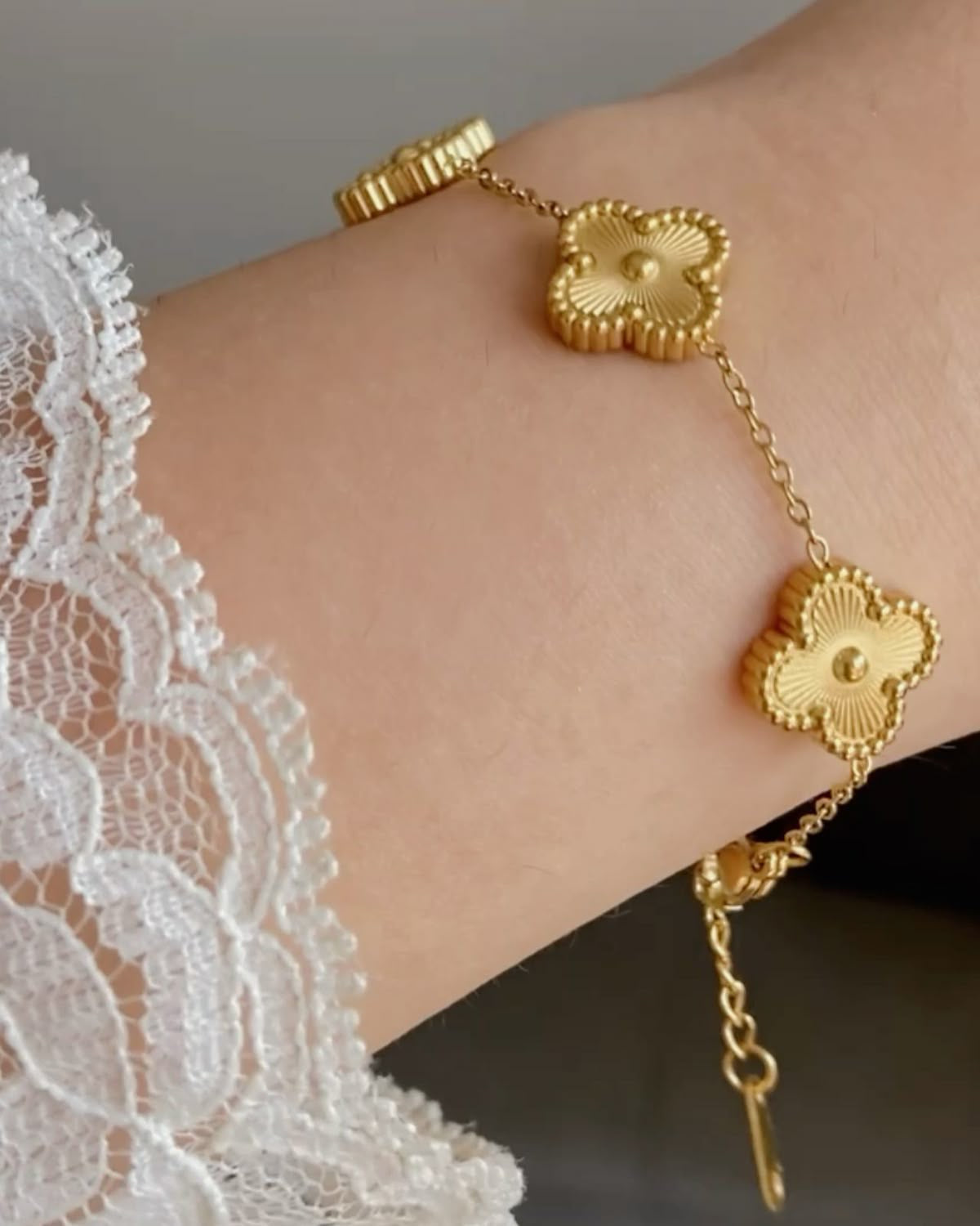 Golden Clover Charm Bracelet – Anti-Tarnish Luxury