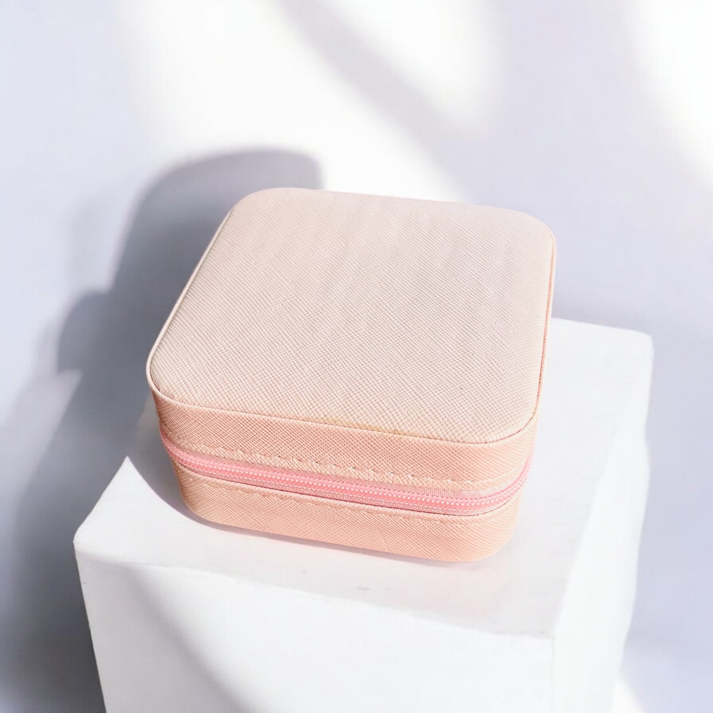 Portable Jewellery Organiser in Pink (Jewellery not included)