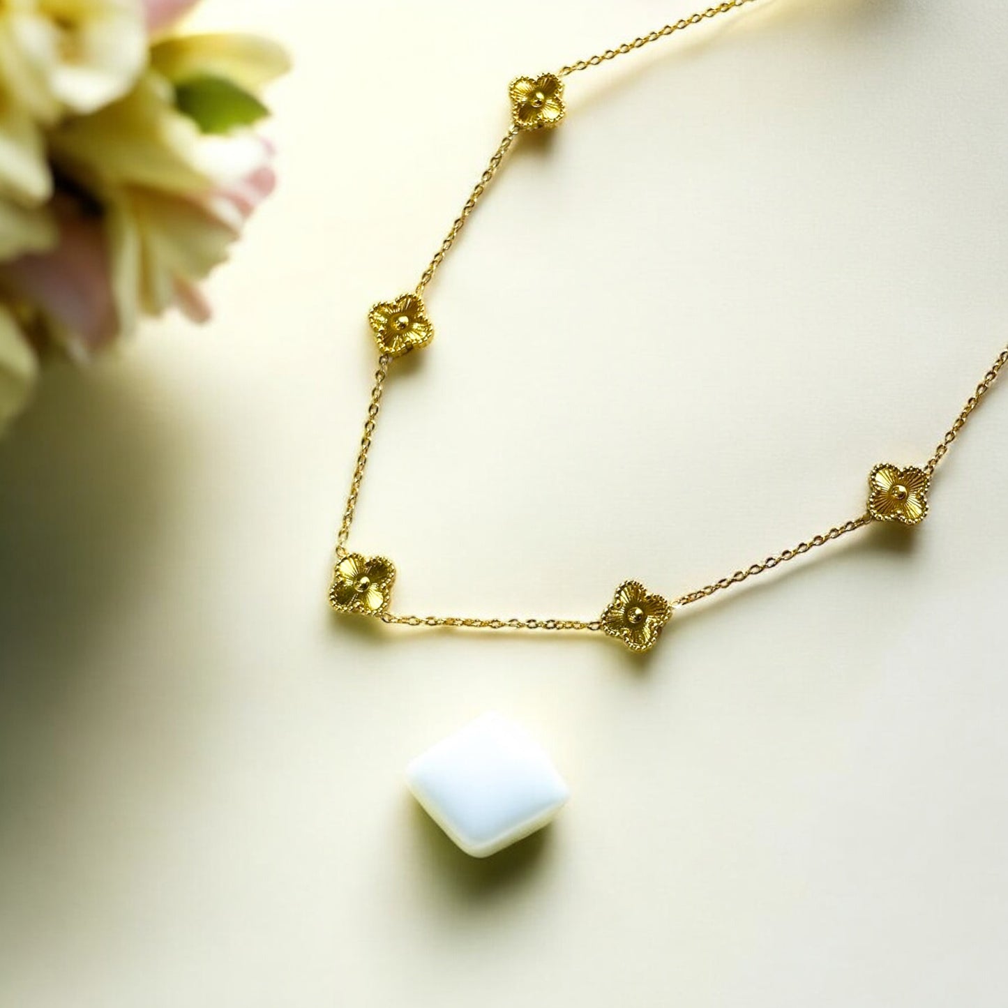Golden Muse Clover Necklace – Anti-Tarnish 18K Gold-Plated Chain