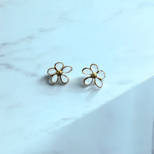 Luxury Anti-Tarnish Floral Stud Earrings – Trending Aesthetic Jewellery