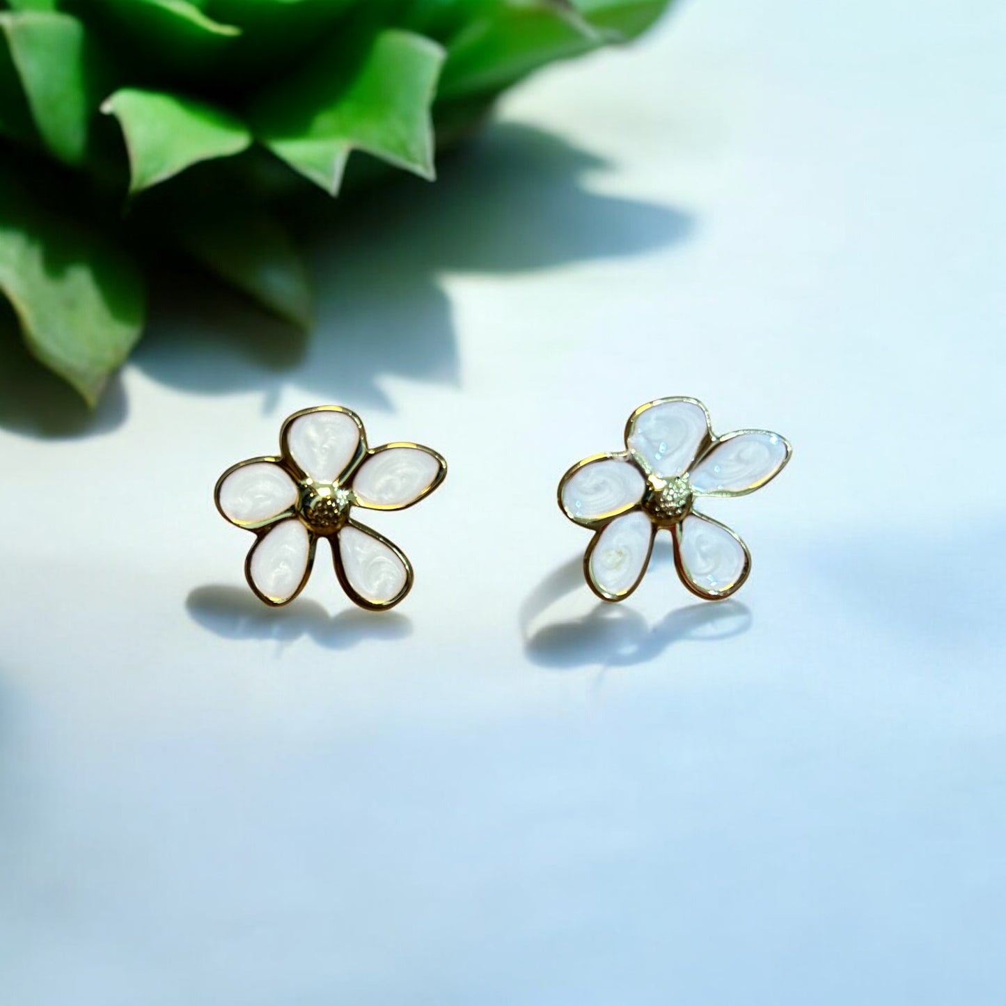 Luxury Anti-Tarnish Floral Stud Earrings – Trending Aesthetic Jewellery