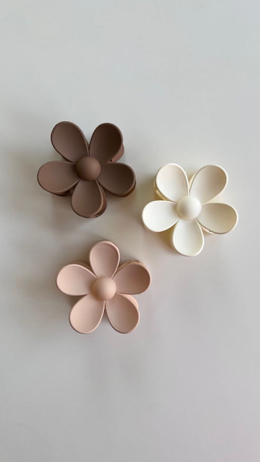 Elegant Matte Flower Claw Clip – Chic & Minimalist Hair Accessory